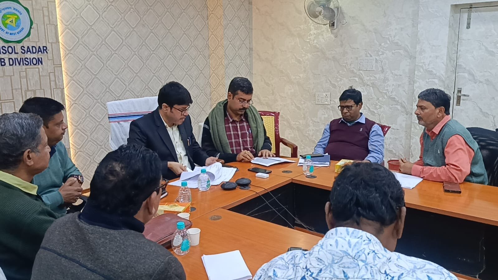 हर एक विधानसभा क्षेत्र में पांच स्थानों पर होगी हियरिंग, सर्वदलीय बैठक में हुई चर्चा