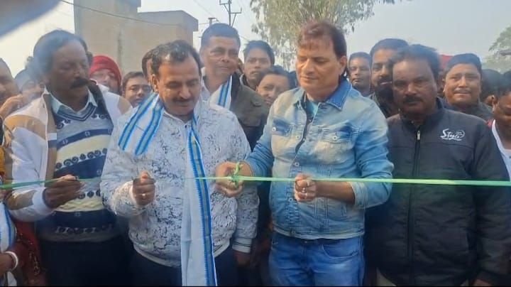 सड़क का उद्घाटन कर विधायक ने राज्य सरकार की सराहना कर केंद्र सरकार पर साधा निशाना