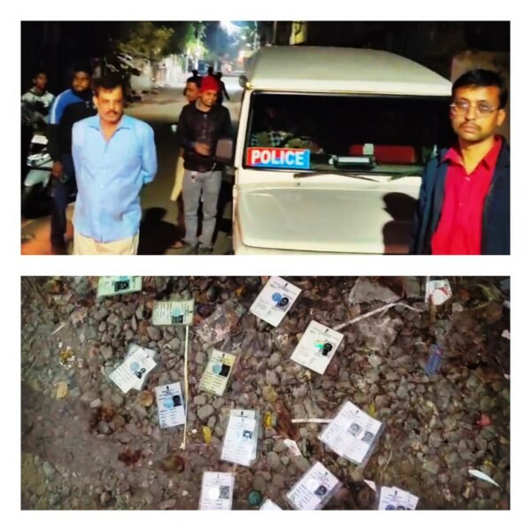 রানীগঞ্জ এর সাহেবগঞ্জে ডাস্টবিনে মিলল বহু ভোটার আইডি কার্ড, প্রশাসনের ভূমিকা নিয়ে প্রশ্ন