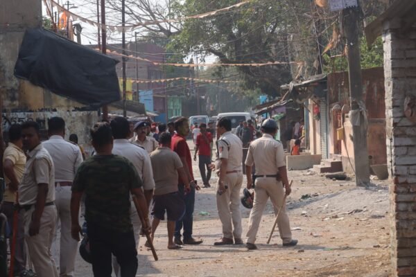 होली के दिन कुलटी के करीम डंगाल में बमबाजी और पत्थरबाजी से तनाव, इलाके में भारी पुलिस बल तैनात