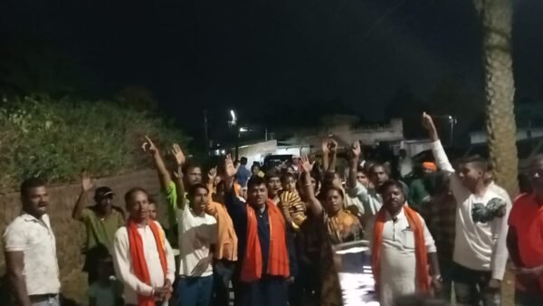 सड़क और बुनियादी सुविधाओं के अभाव में परेशान कालीफाड़ी के लोग, दुर्घटना के बाद फूटा स्थानीय लोगों का गुस्सा