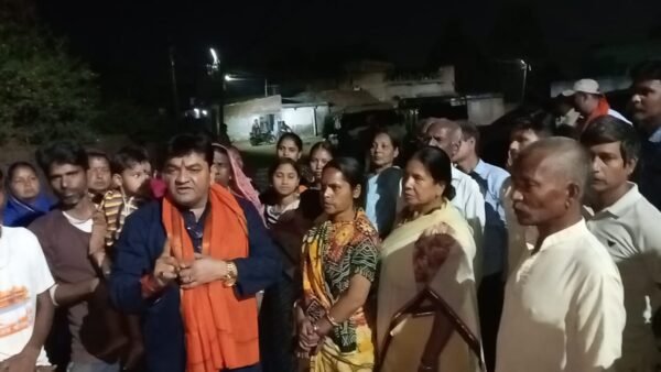 রাস্তা ও পরিকাঠামোর অভাবে চরম দুর্ভোগ, কালীফাড়িতে দুর্ঘটনার পর ক্ষোভে ফুঁসছেন স্থানীয় বাসিন্দারা