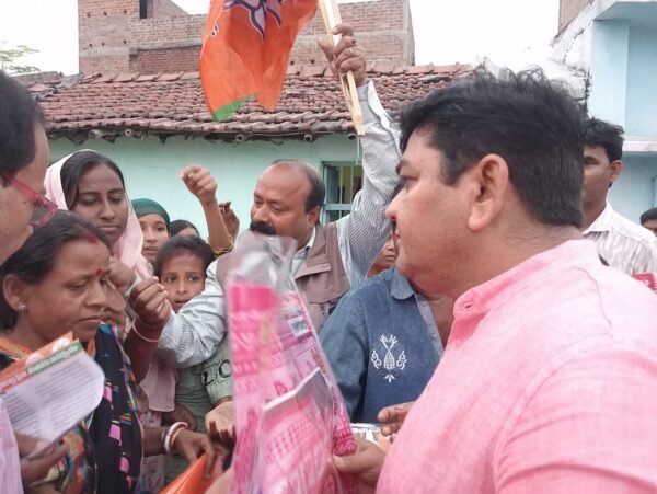 आसनसोल नगर निगम के वार्ड 22 में जनसंपर्क अभियान, लोगों से किया सीधा संवाद