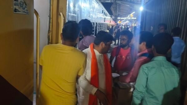 पीएम मोदी की ब्रिगेड रैली को लेकर बंगाल में भारी उत्साह, आसनसोल से हजारों भाजपा कार्यकर्ता विशेष ट्रेनों से कोलकाता रवाना