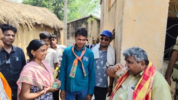 पांडवेश्वर विधानसभा में व्यापक जनसंपर्क अभियानगौरबाज़ार के 176 से 181 नंबर बूथों में घर-घर पहुँचकर मतदाताओं से सीधा संवादजितेन्द्र तिवारी बोले— “जनता का आशीर्वाद ही हमारी सबसे बड़ी ताकत, पांडवेश्वर में विकास की धारा थमेगा नहीं”