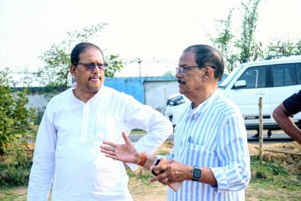 विधानसभा चुनाव: आसनसोल उत्तर विधानसभा क्षेत्र के ई एस आई हॉस्पिटल के पीछे गोबिंद पुर मैदान निरीक्षण और तैयारियों की व्यापक समीक्षा की बिदाई मंत्री एवं टीएमसी प्रत्याशी मलय घटक&nbsp; में ममता बनर्जी की जनसभा की तैयारियाँ तेज