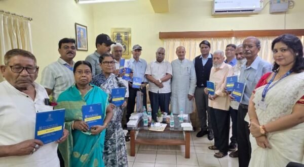 सीएमपीएफओ आसनसोल रीजन-1 द्वारा सेवानिवृत्त कर्मचारियों को पीपीओ पुस्तिका वितरण की ऐतिहासिक पहल