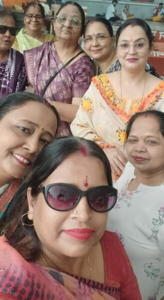पुरुषोत्तम मास में माँ शाकंभरी महिला मंडली की पहल, आसनसोल में श्रद्धालुओं को पिलाया गया सत्तू