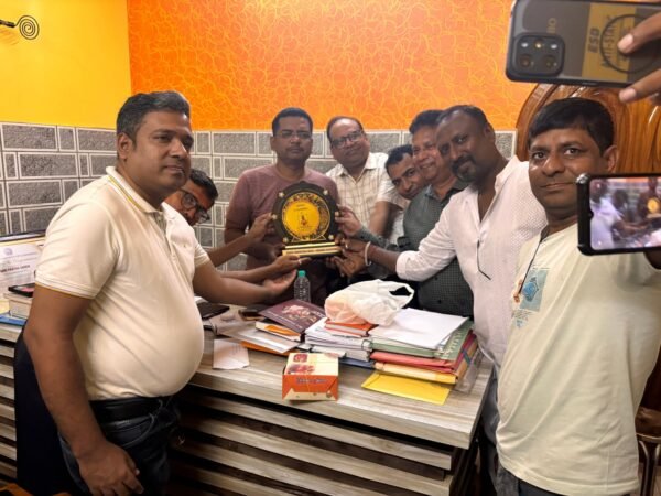 রানিগঞ্জের উন্নয়ন ও বাণিজ্য প্রসারে বিধায়কের সঙ্গে গুরুত্বপূর্ণ বৈঠক, সংবর্ধনা জানাল মার্বেল ও হার্ডওয়্যার ব্যবসায়ীরা