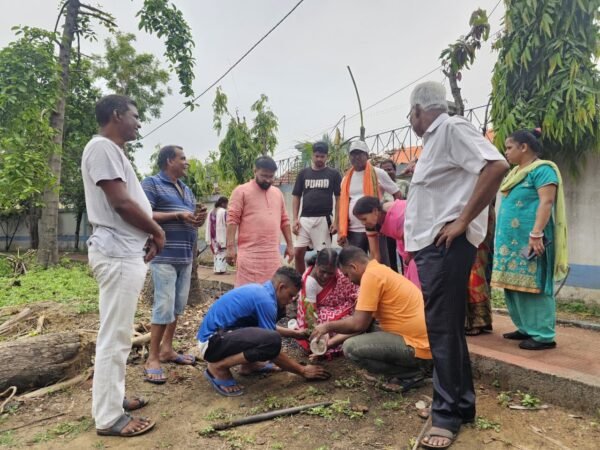 आसनसोल दक्षिण में वृक्षारोपण अभियान, लोकनाथ पार्क में लगाए गए 31 फल एवं फूलों के पौधे