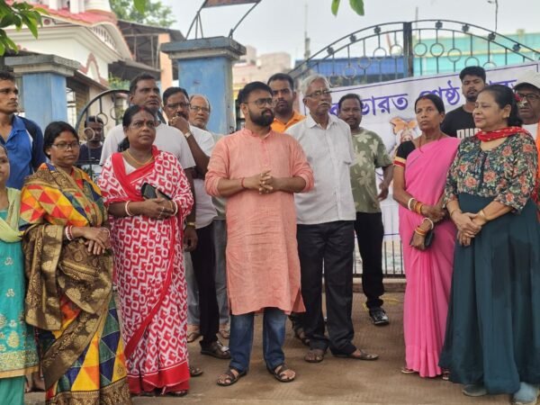লোকনাথ পার্কে বৃক্ষরোপণ কর্মসূচি, রোপণ করা হল ৩১টি ফল ও ফুলের গাছ