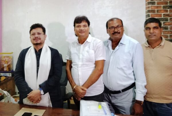 আসানসোলের রাজনীতিতে নতুন জল্পনা, বিরোধী দলনেতা ঋতব্রত বন্দ্যোপাধ্যায়ের সঙ্গে সাক্ষাৎ মেয়র বিধান উপাধ্যায়