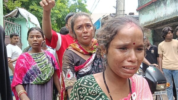 जमशेदपुर में दिनदहाड़े चोरी का सनसनीखेज मामला, मासूम बच्ची को ढाल बनाकर ‘गुलगुलिया गैंग’ की महिलाओं ने दिया वारदात को अंजाम
