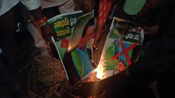 सोनिया-राहुल गांधी के पुतले जलाने को लेकर आसनसोल में भाजपा-कांग्रेस संघर्ष, सड़क जाम और प्रदर्शन