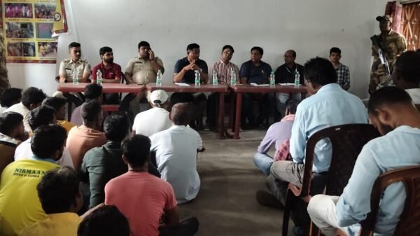 मैथन में सोलर प्रोजेक्ट को लेकर गतिरोध, मुफ्त बिजली और नौकरी की मांग पर अड़े विस्थापित