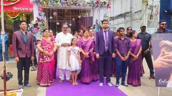 স্বাধীনতা দিবসে আসানসোলে ‘অরিভা’ জুয়েলারি শোরুমের উদ্বোধন, ডায়মন্ডের পাশাপাশি মিলবে গোল্ড ও সিলভার গয়না