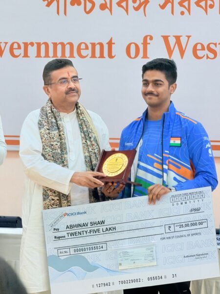 बंगाल छोड़ने वाला था देश का नंबर-1 जूनियर शूटर, अब मुख्यमंत्री के हाथों मिला 25 लाख का सम्मान