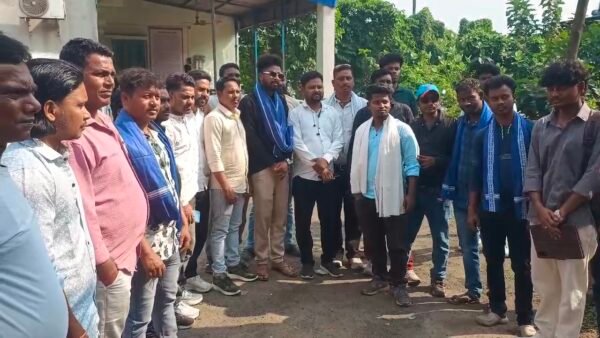 रानीसायर मोड़ पर तेल टैंकर की चपेट में आने से बुजुर्ग की मौत, मुआवजे की मांग को लेकर परिजन पहुंचे फाड़ी